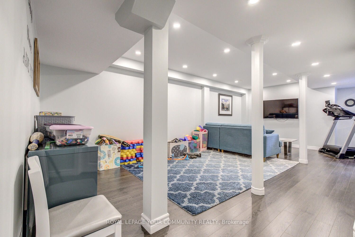 94 Lauderdale Dr