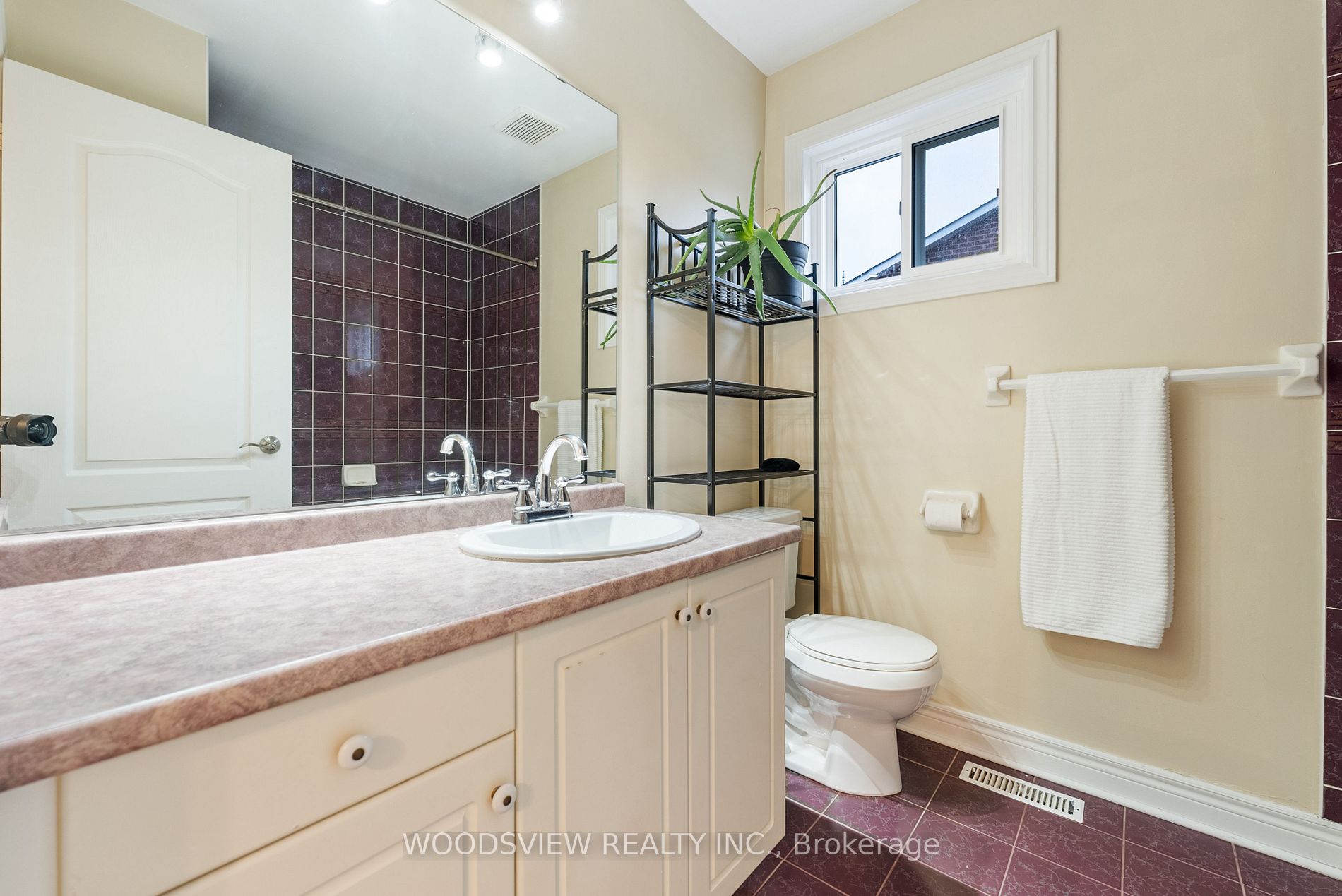 53 Bolton Dr