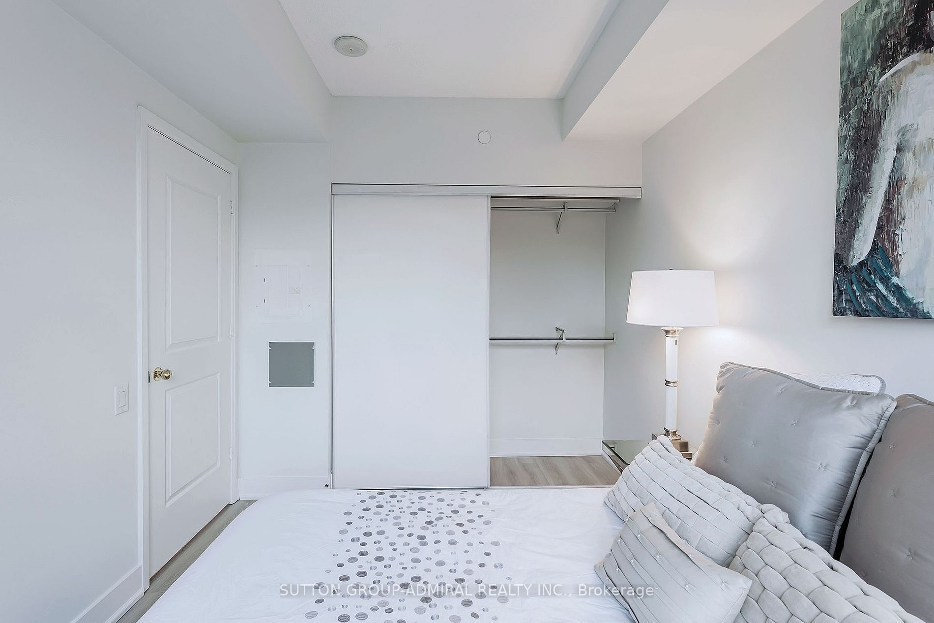 7608 Yonge St W, #324