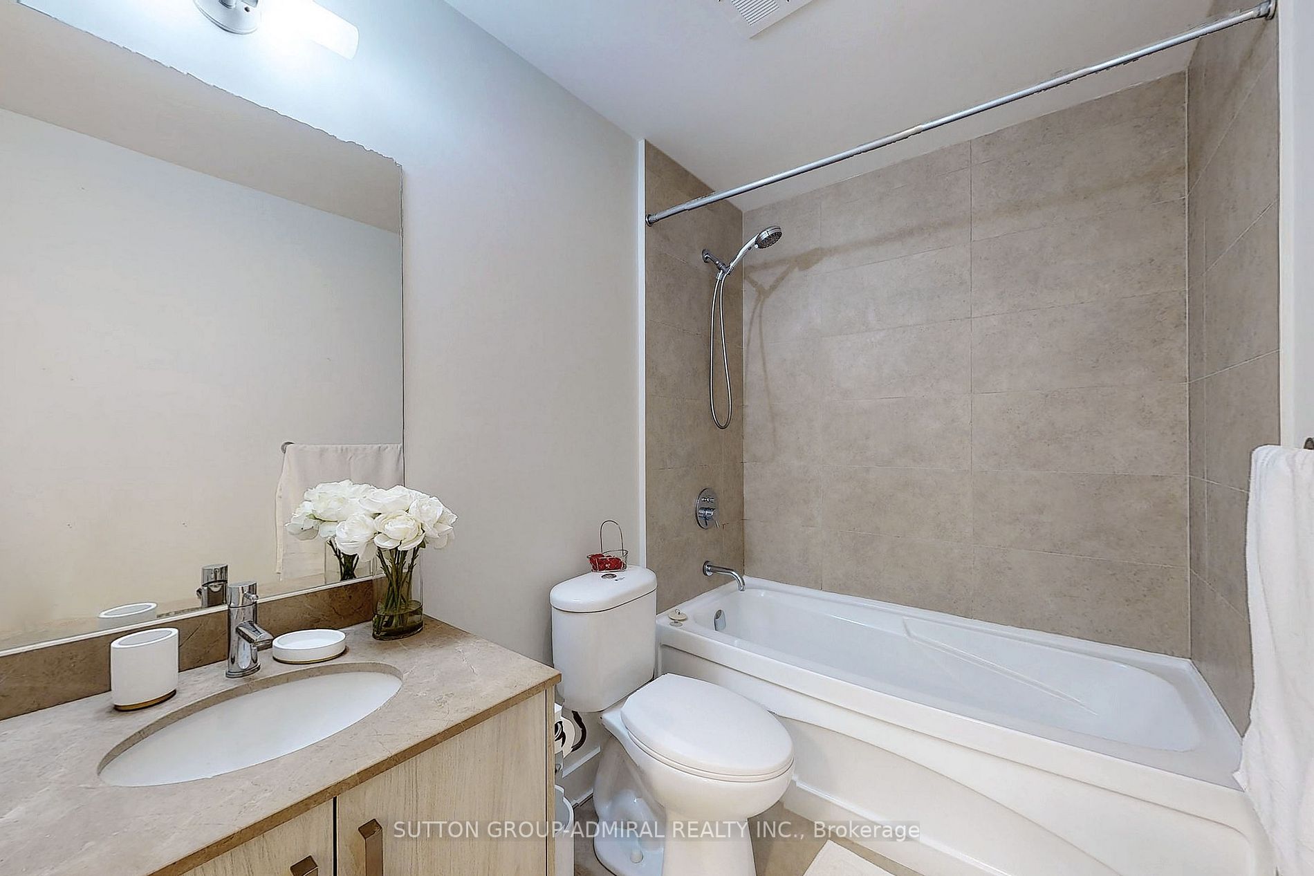 7608 Yonge St W, #324