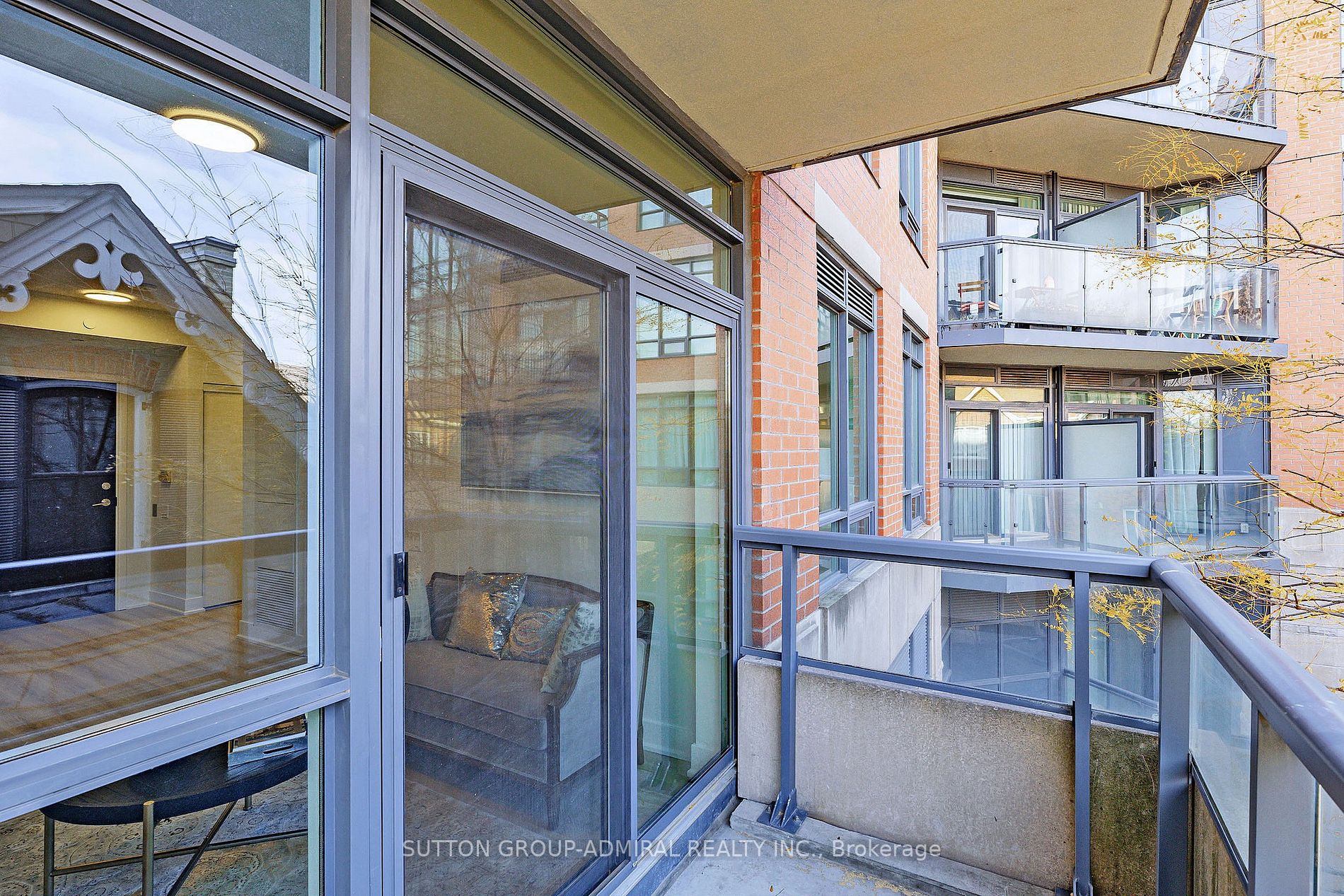 7608 Yonge St W, #324