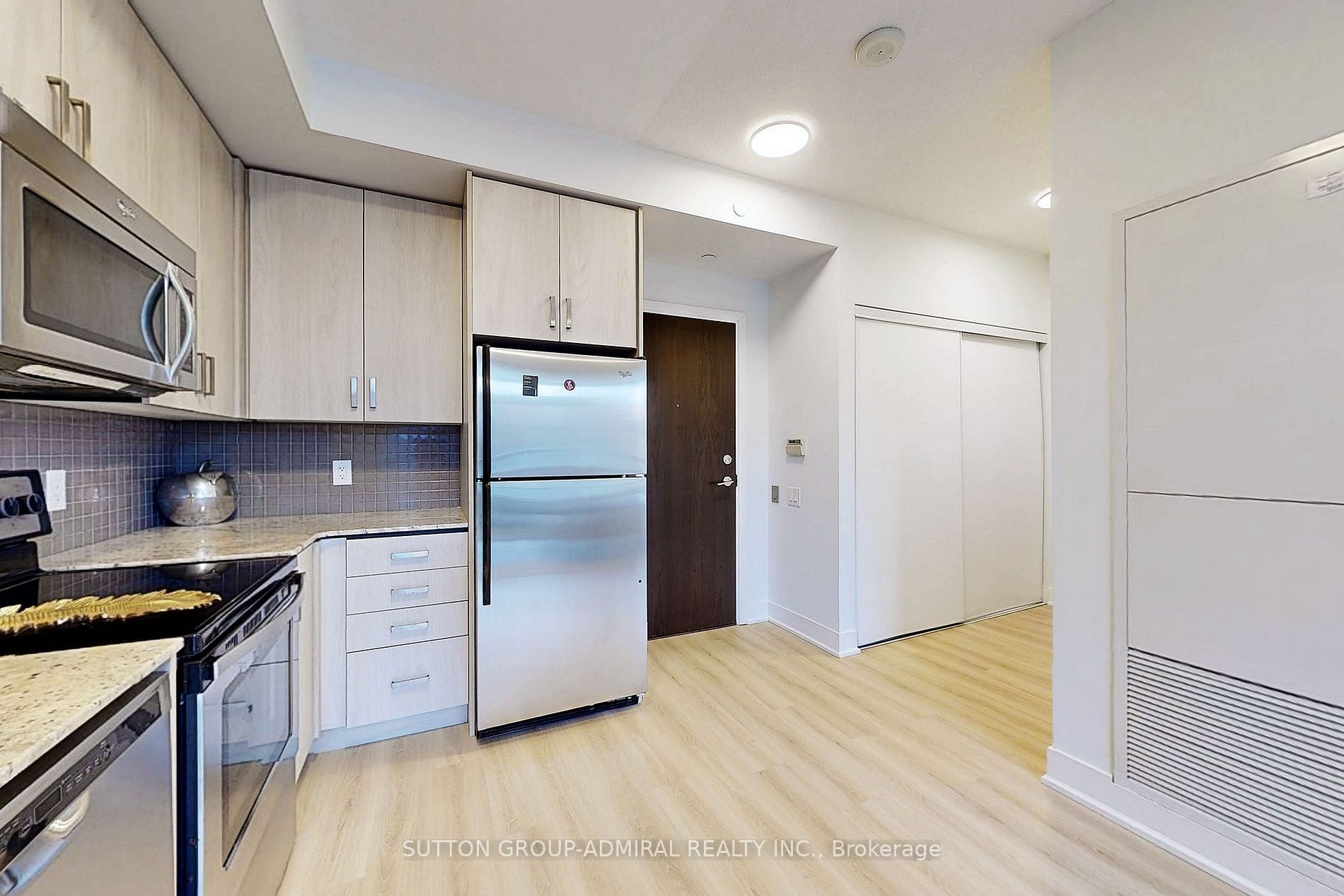 7608 Yonge St W, #324