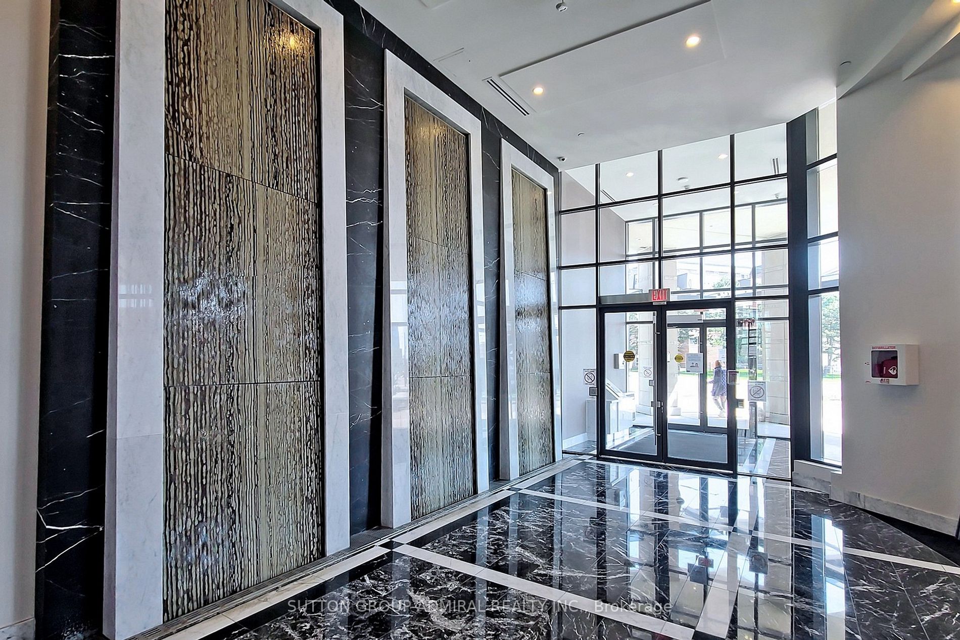 7608 Yonge St W, #324