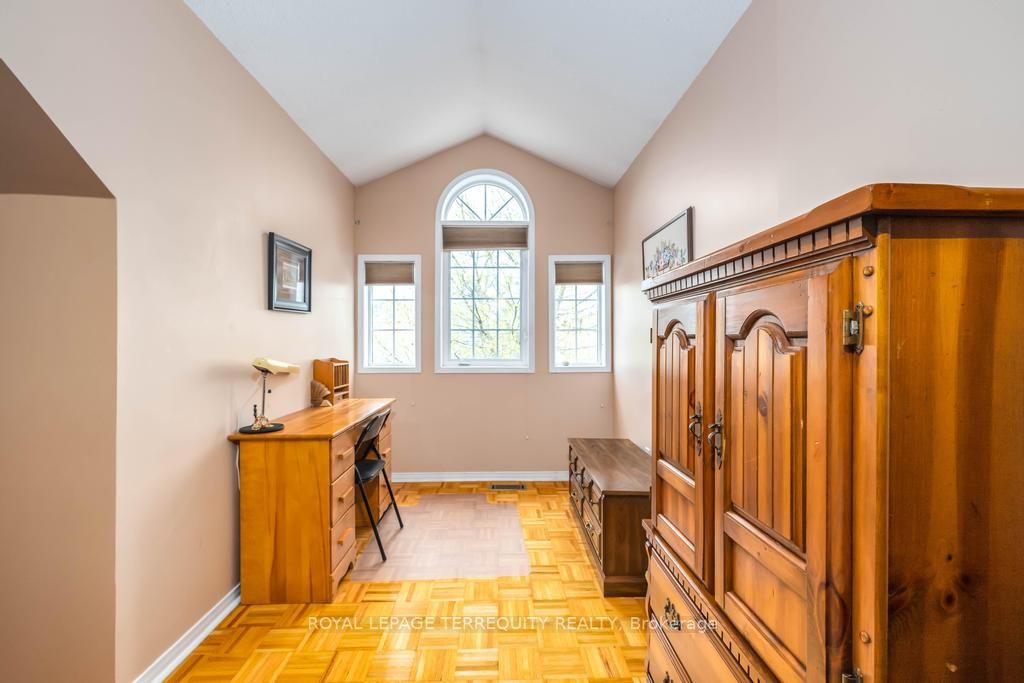 40 Manorwood Dr
