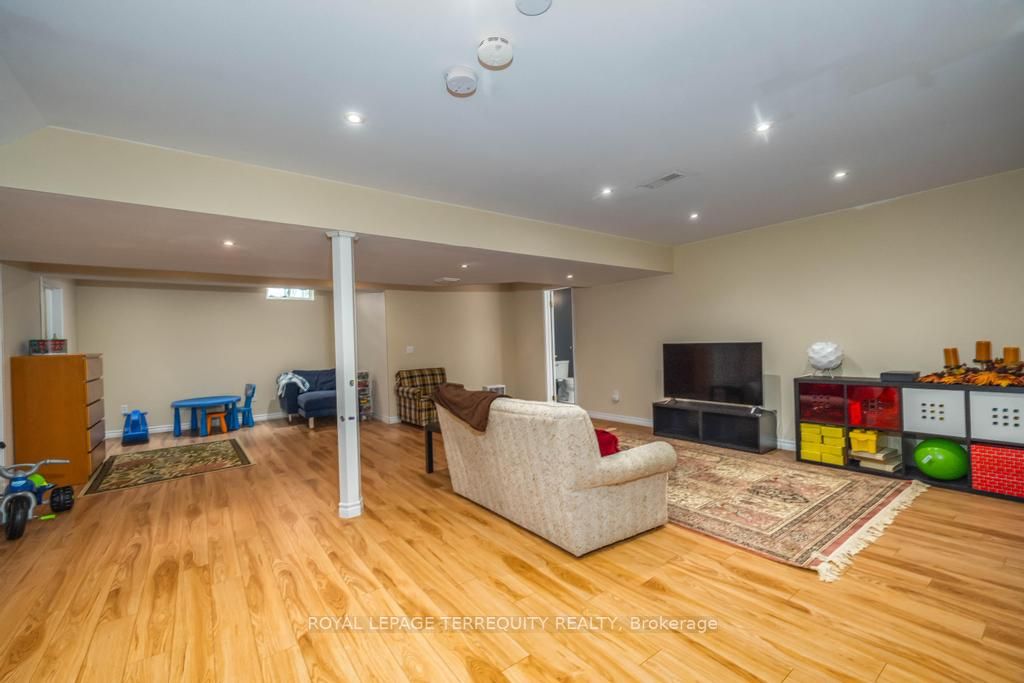 40 Manorwood Dr