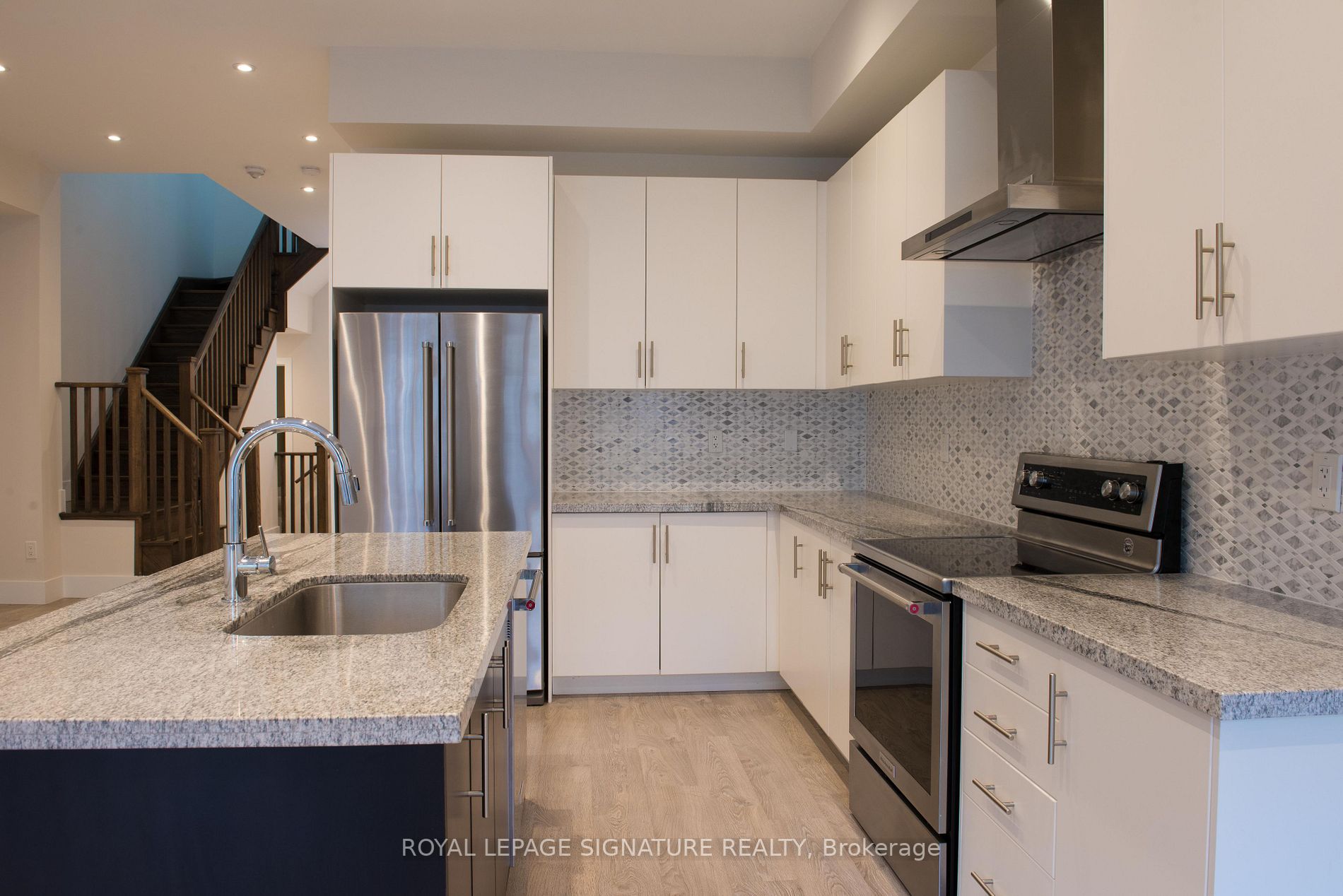 215 Elyse Crt