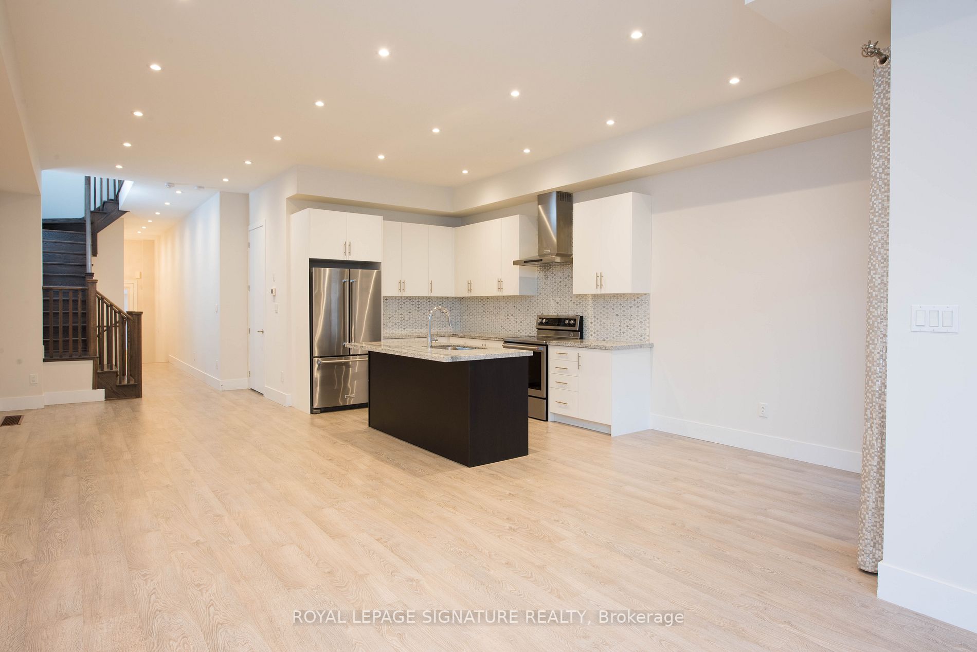 215 Elyse Crt