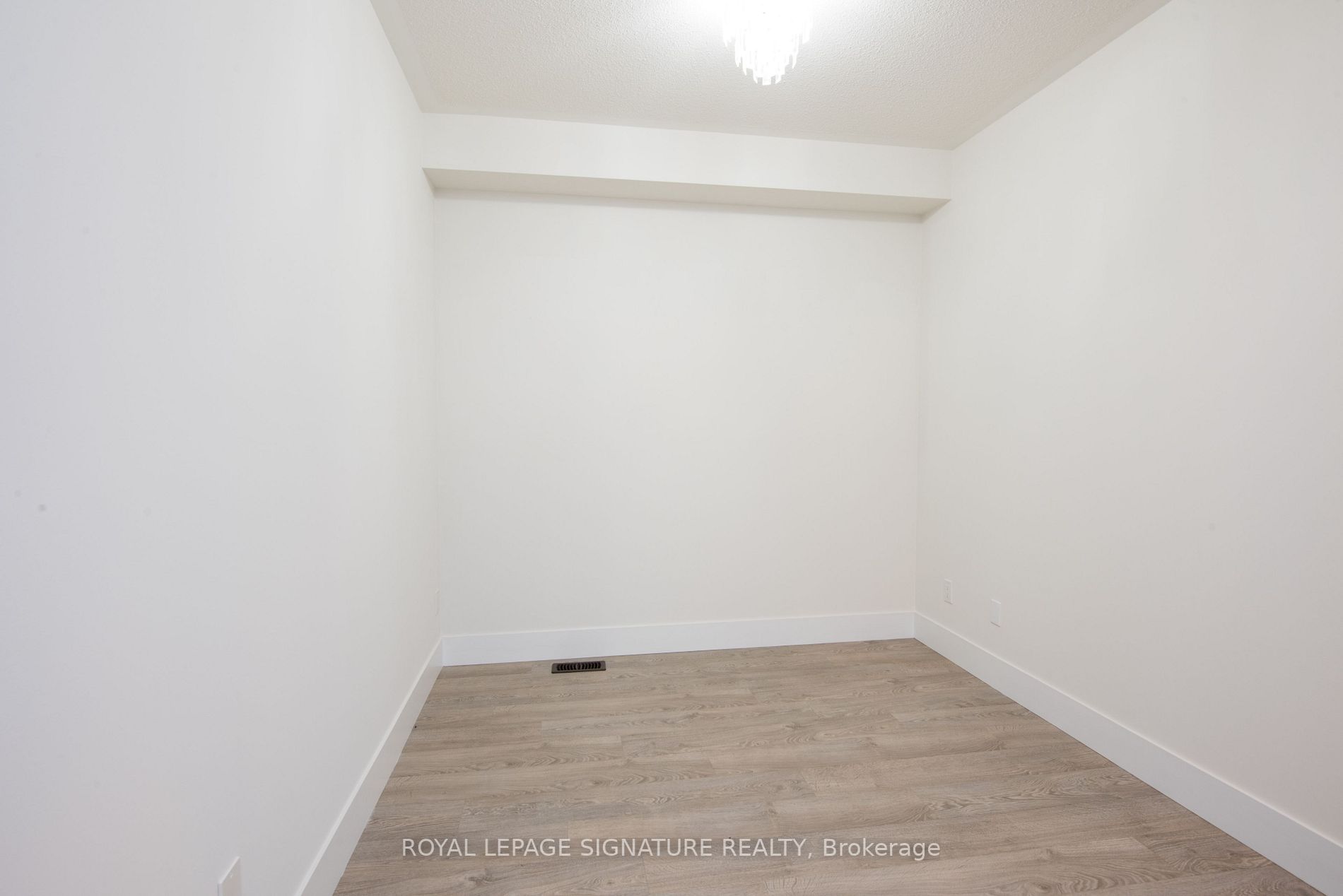 215 Elyse Crt