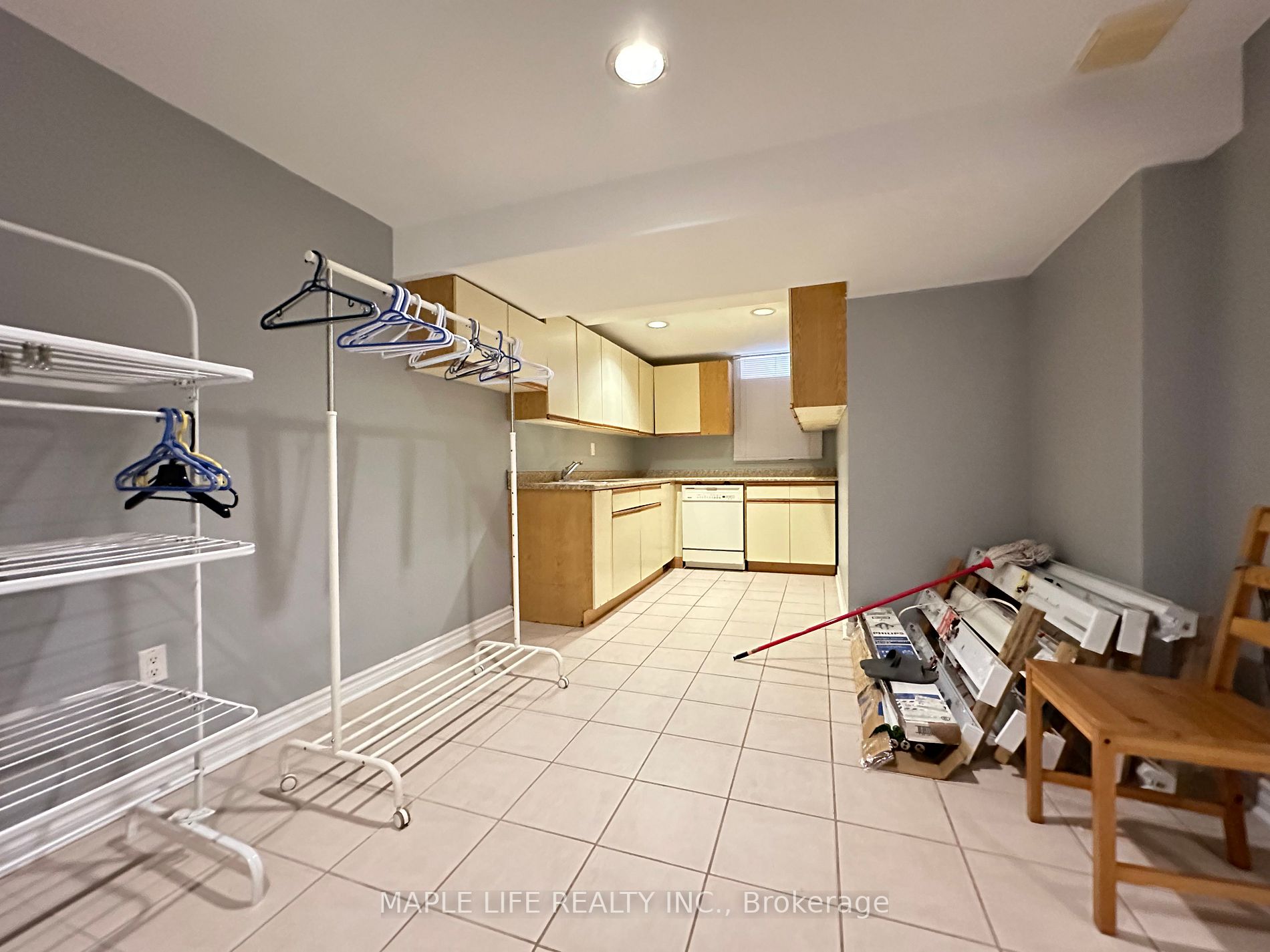 65 Swanage Dr