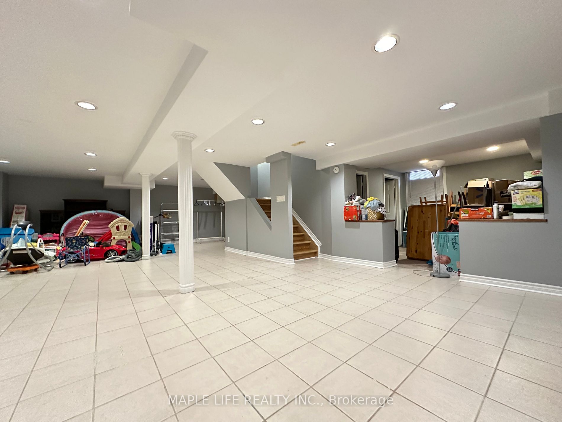 65 Swanage Dr