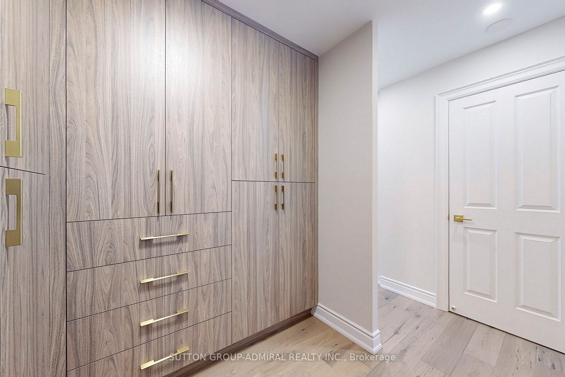 110 Promenade Circ, #109