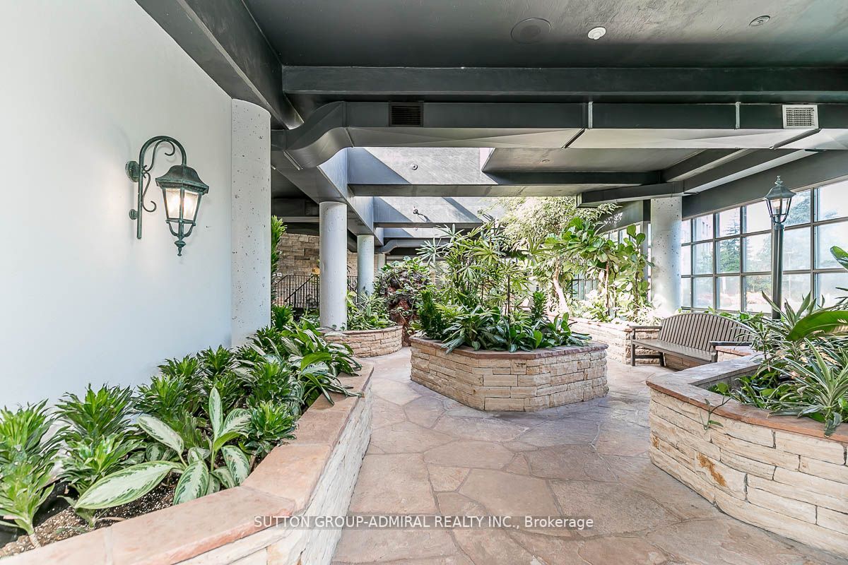 11 Townsgate Dr, #1002