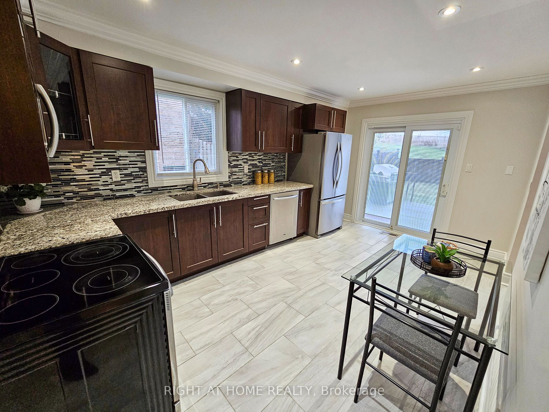 229 Billings Cres