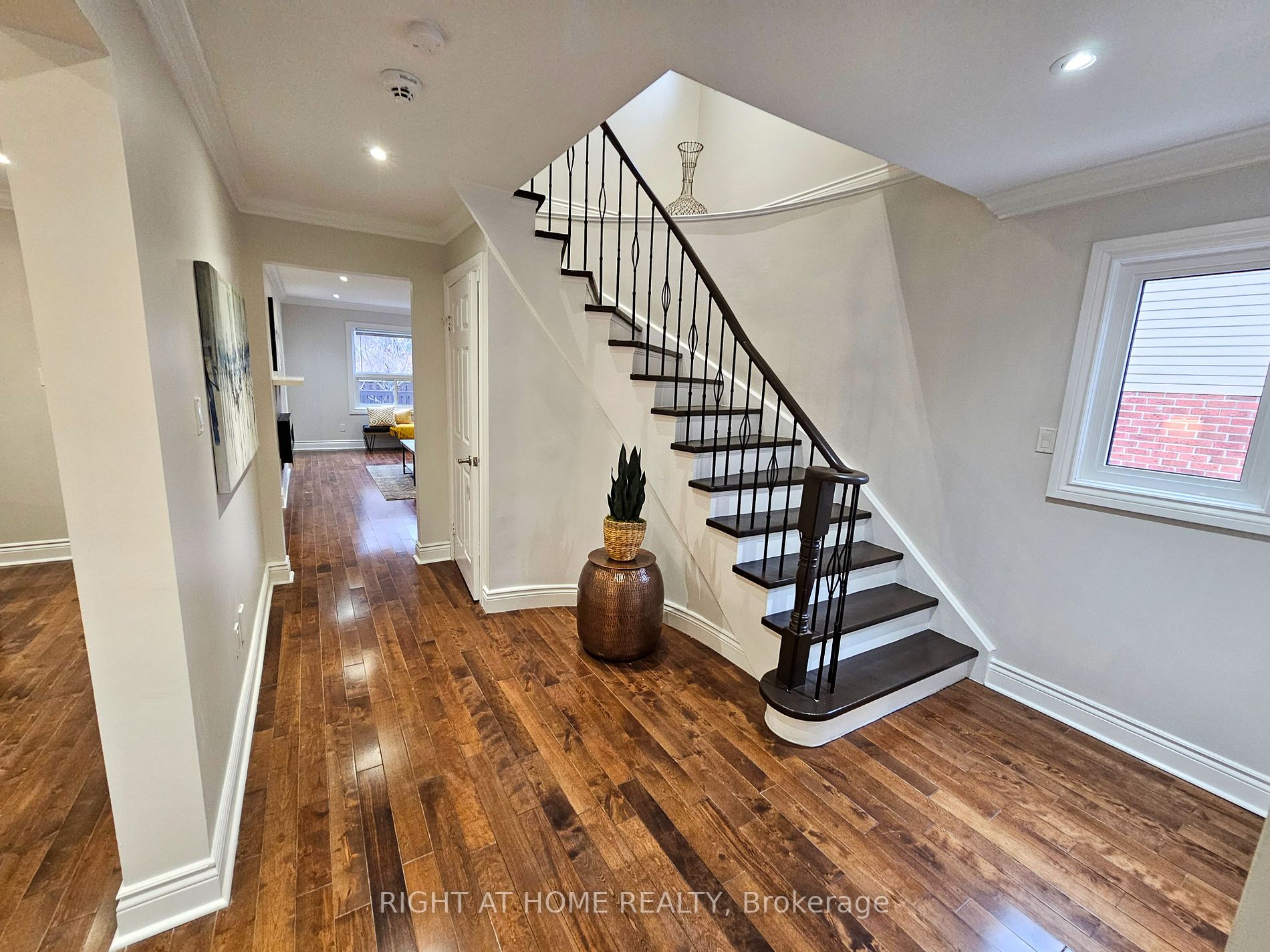 229 Billings Cres