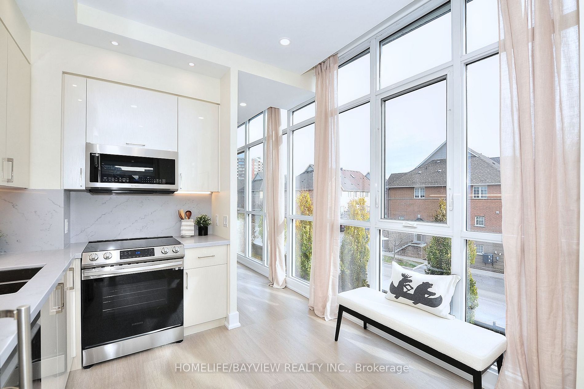 9471 Yonge St, #244