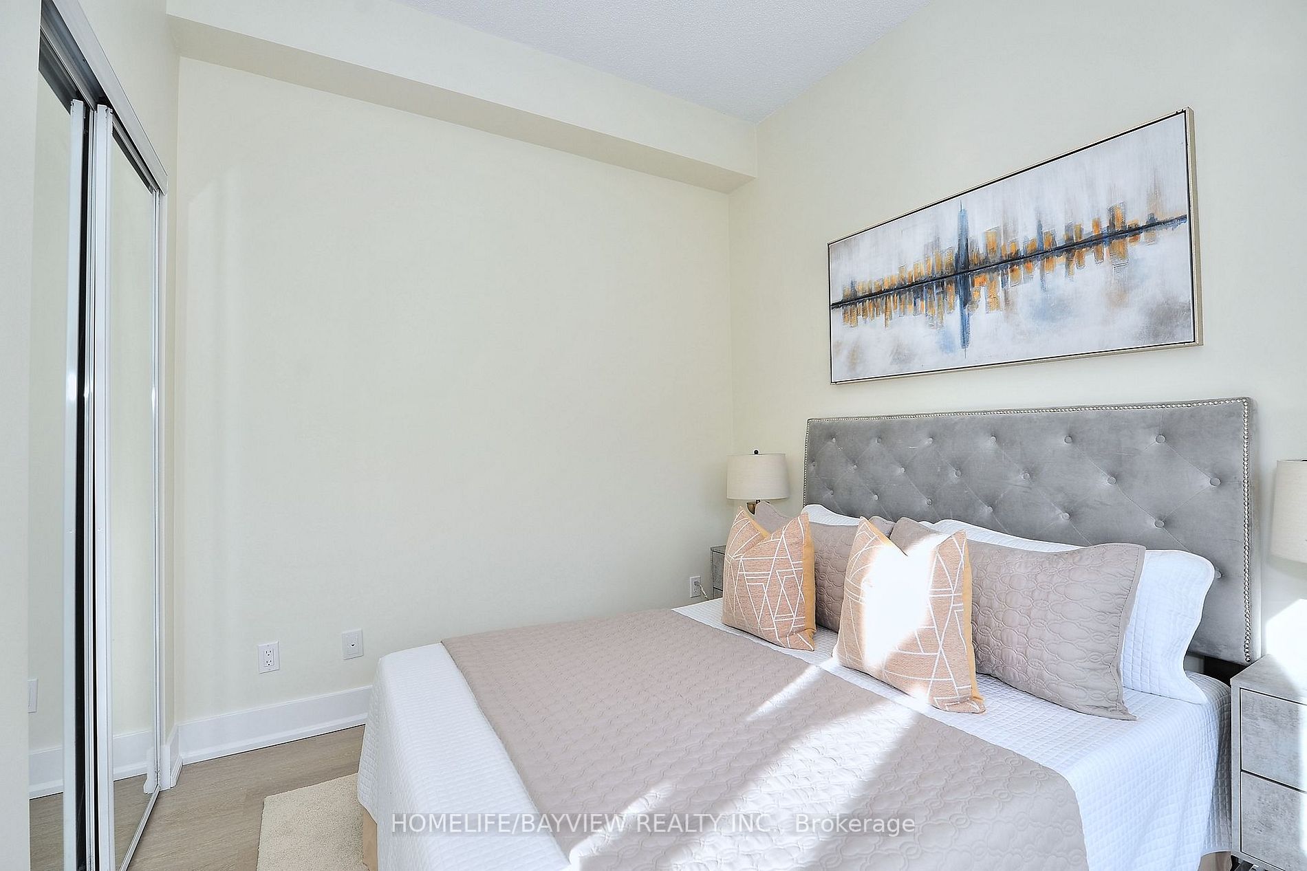 9471 Yonge St, #244