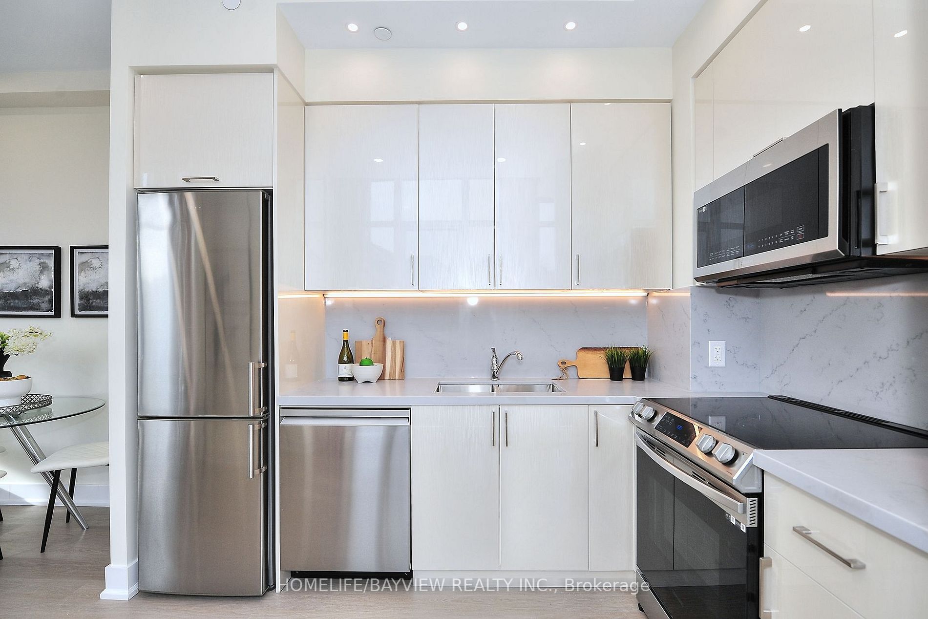 9471 Yonge St, #244