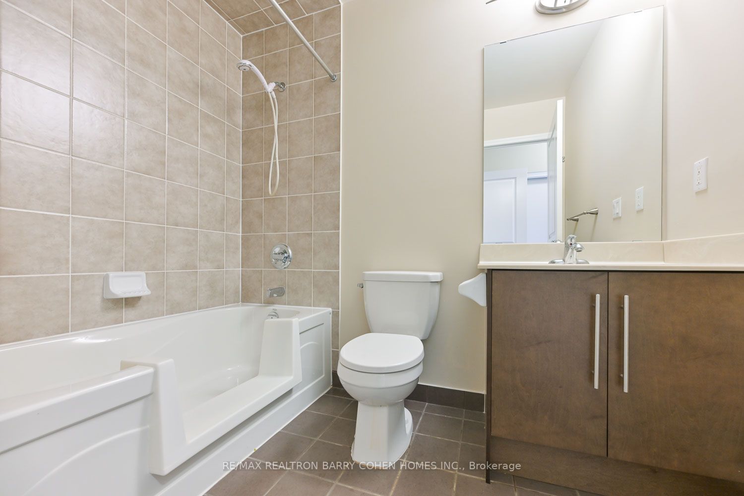 18 Harding Blvd, #114