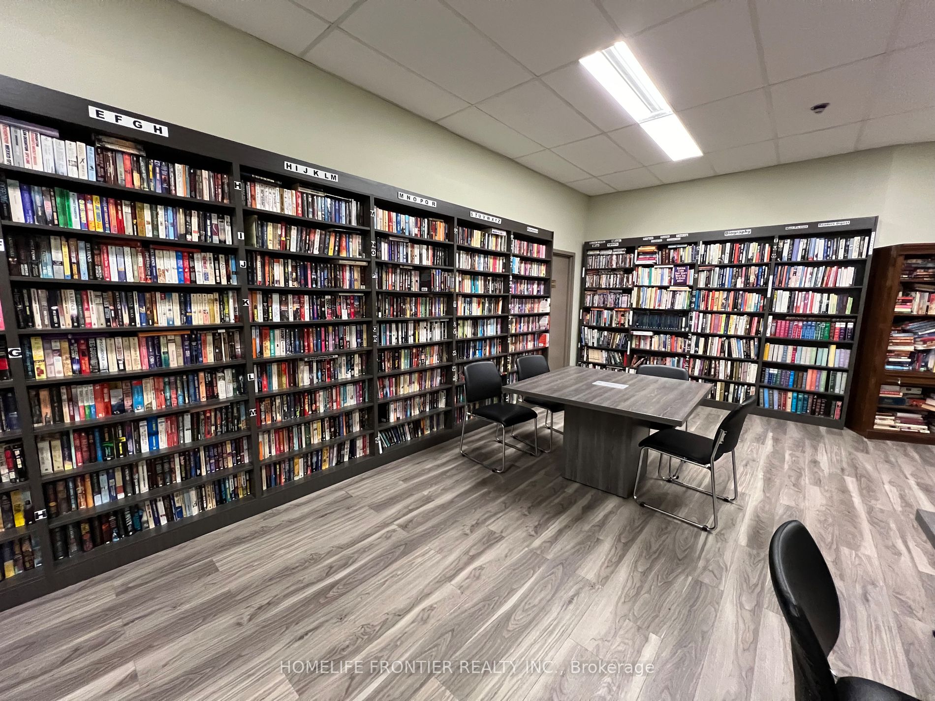 20 Harding Blvd W, #110