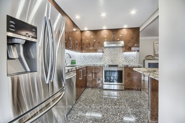 20 Harding Blvd W, #110