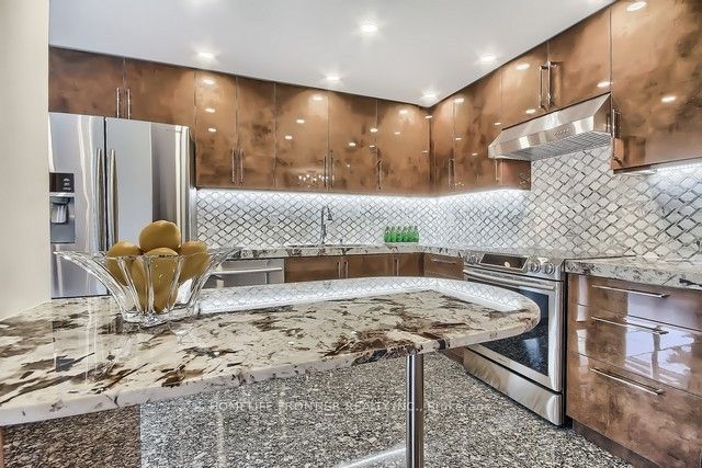 20 Harding Blvd W, #110