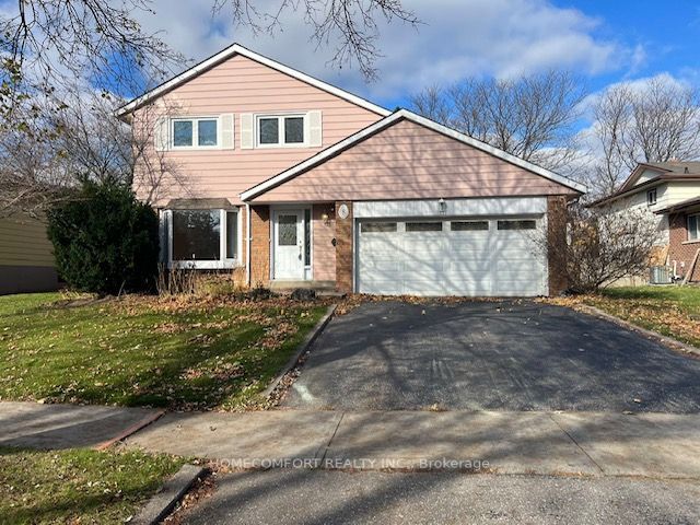 8 Sir Lancelot Dr