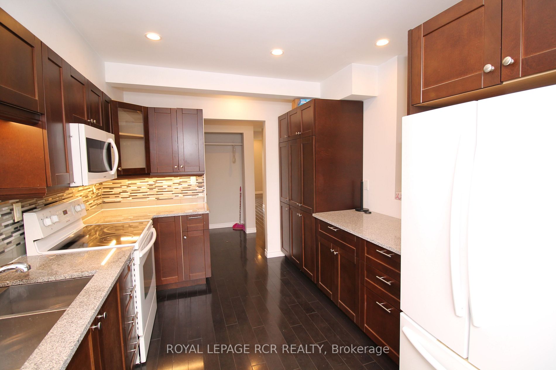 8 William Curtis Circ, #19