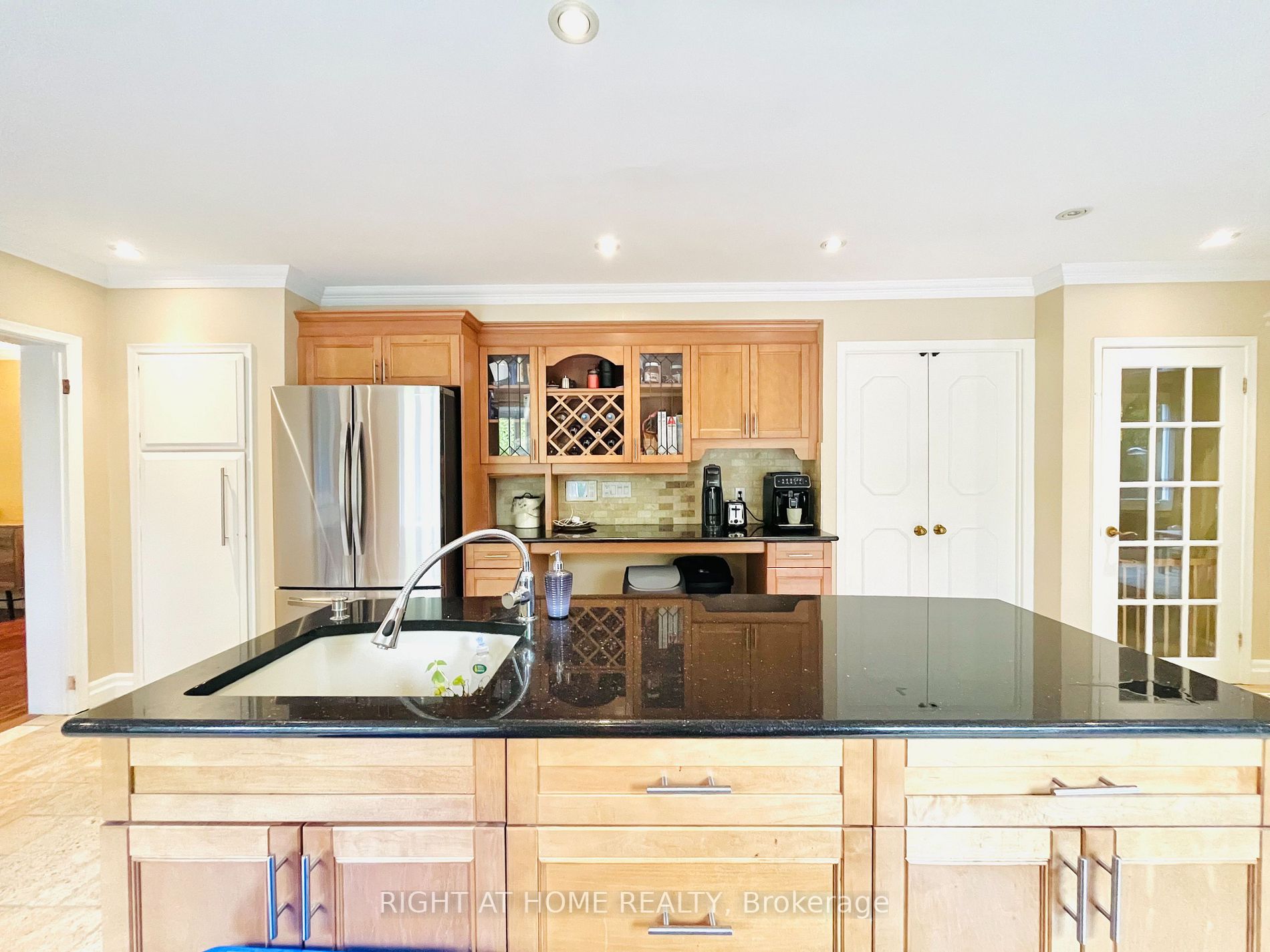 73 Laureleaf Rd