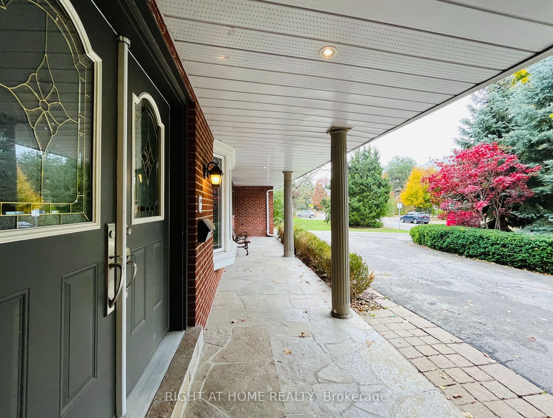 73 Laureleaf Rd