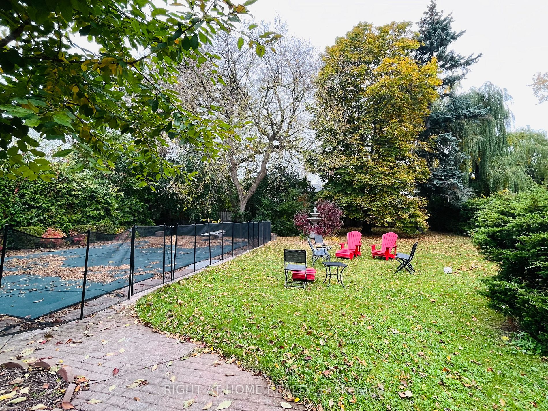 73 Laureleaf Rd