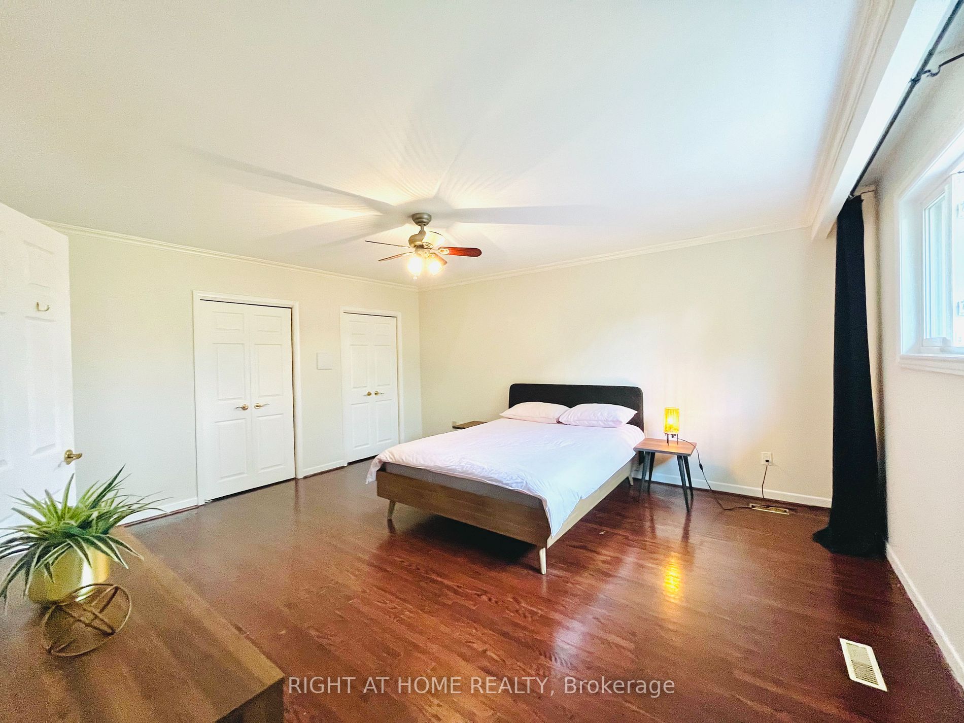 73 Laureleaf Rd