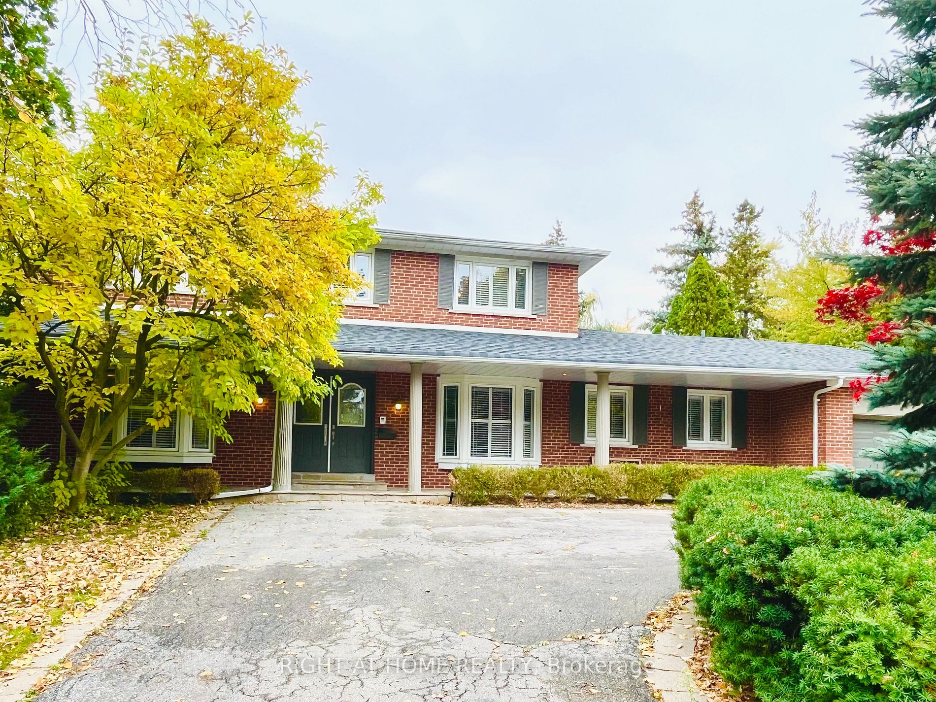 73 Laureleaf Rd