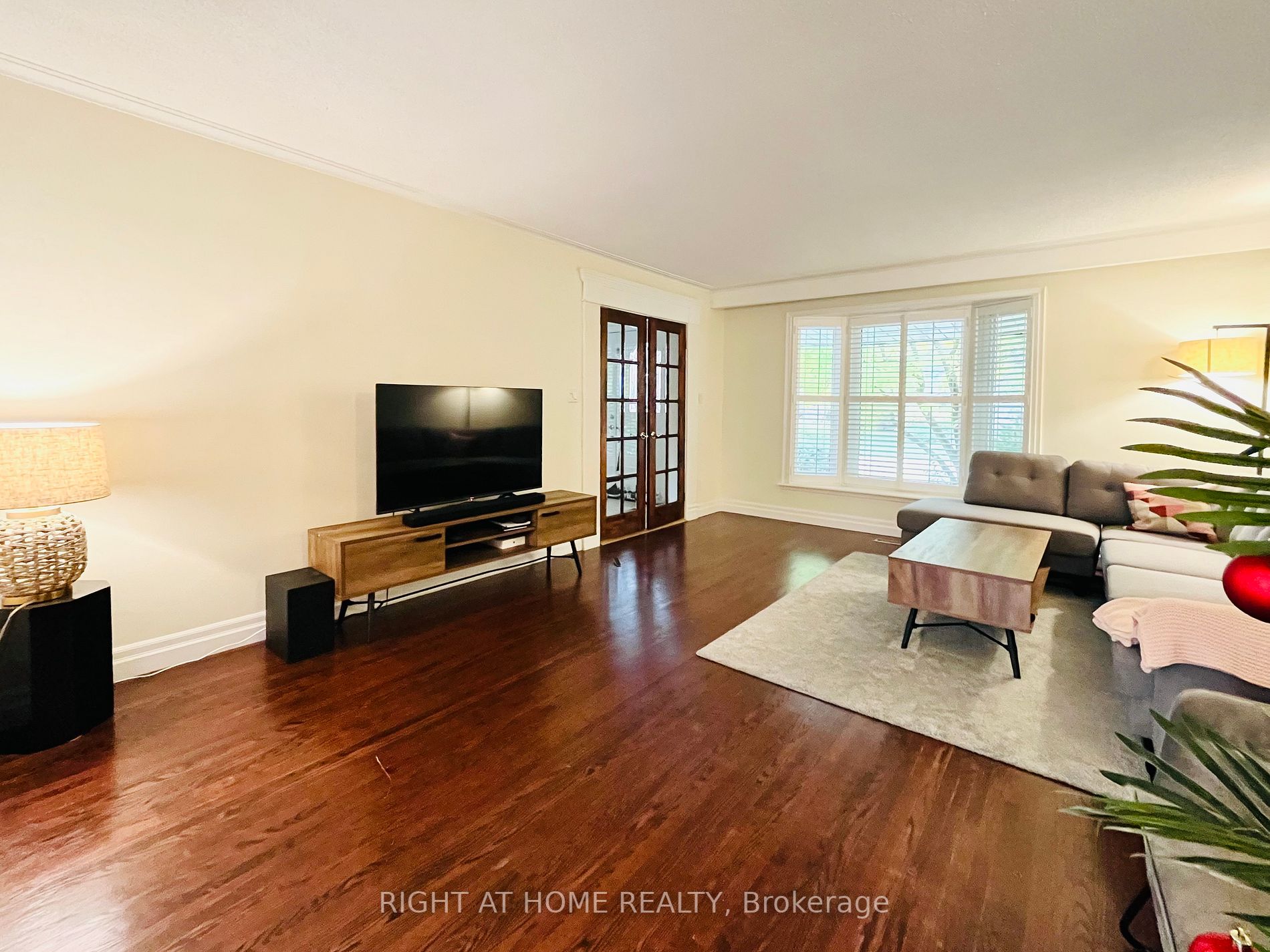 73 Laureleaf Rd