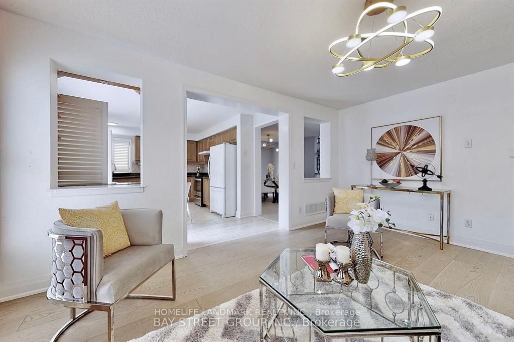 25 Tower Bridge Cres S