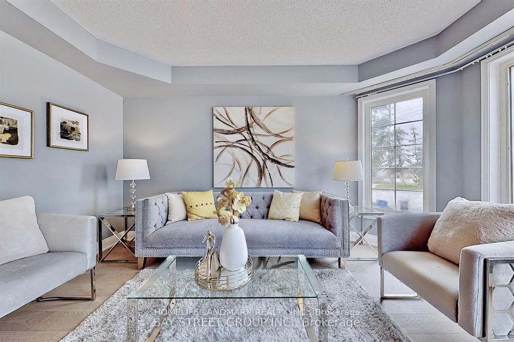 25 Tower Bridge Cres S