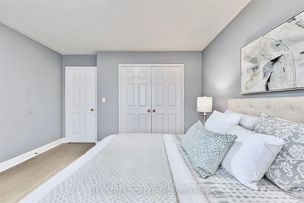 25 Tower Bridge Cres S