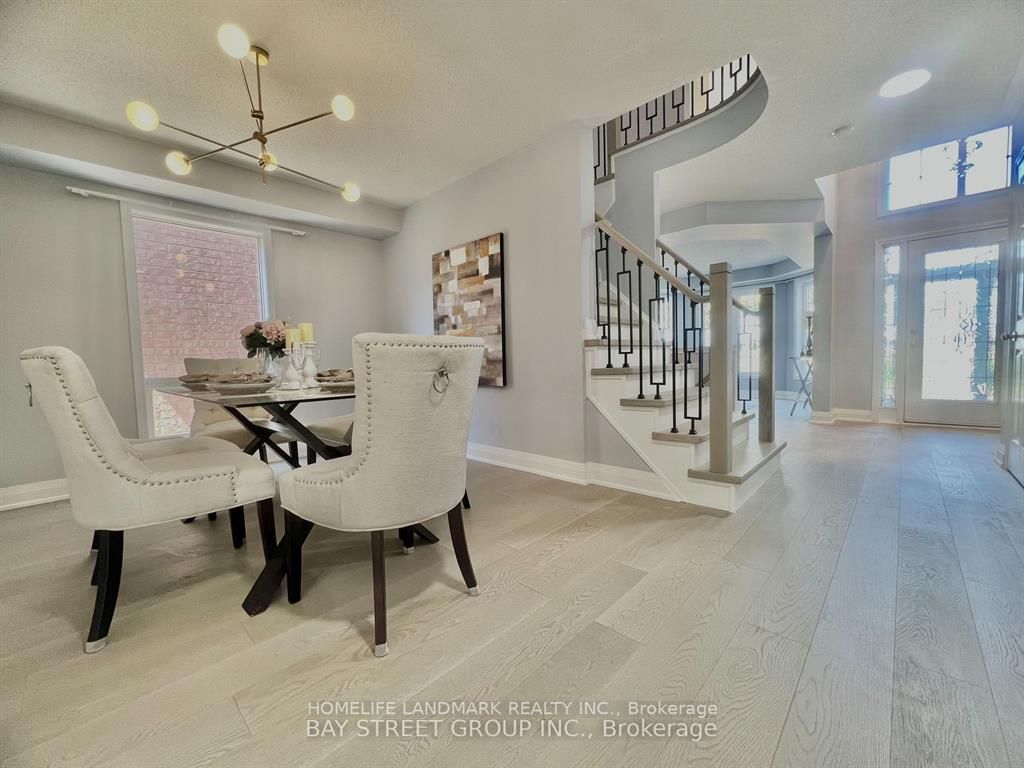 25 Tower Bridge Cres S