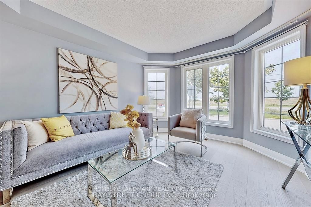 25 Tower Bridge Cres S