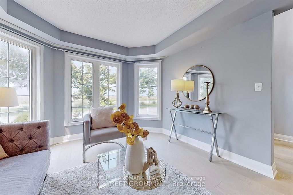 25 Tower Bridge Cres S