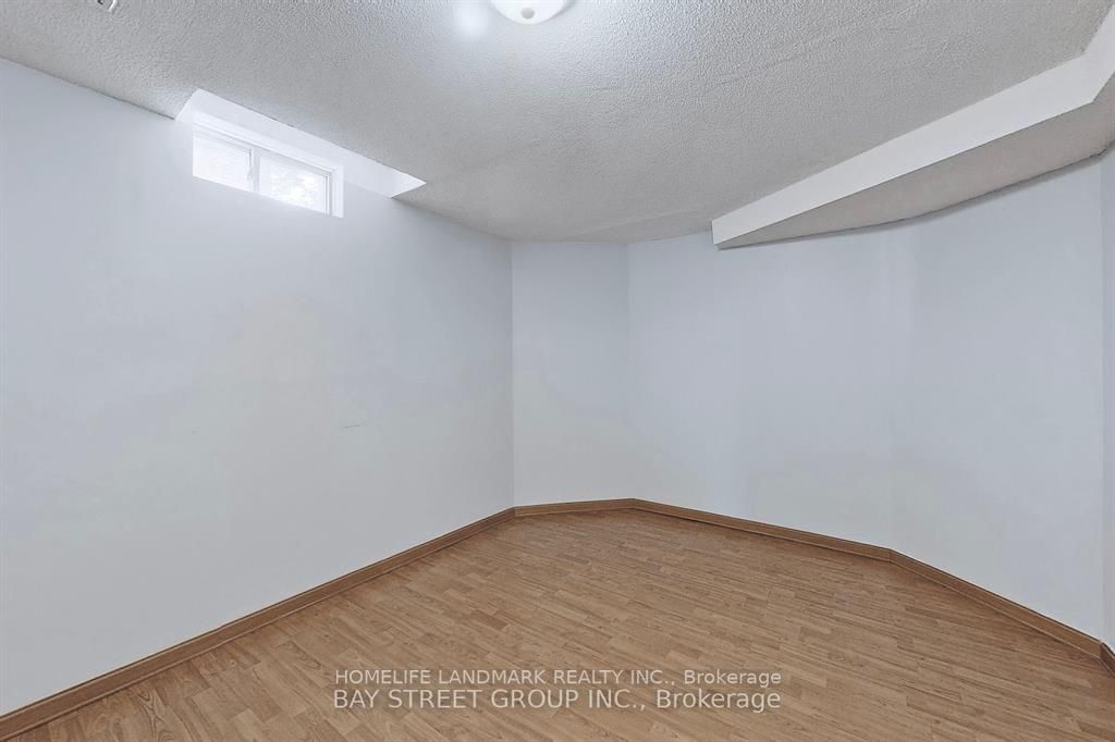 25 Tower Bridge Cres S