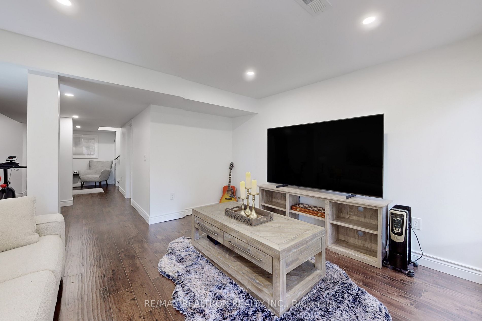 64 Downey Circ