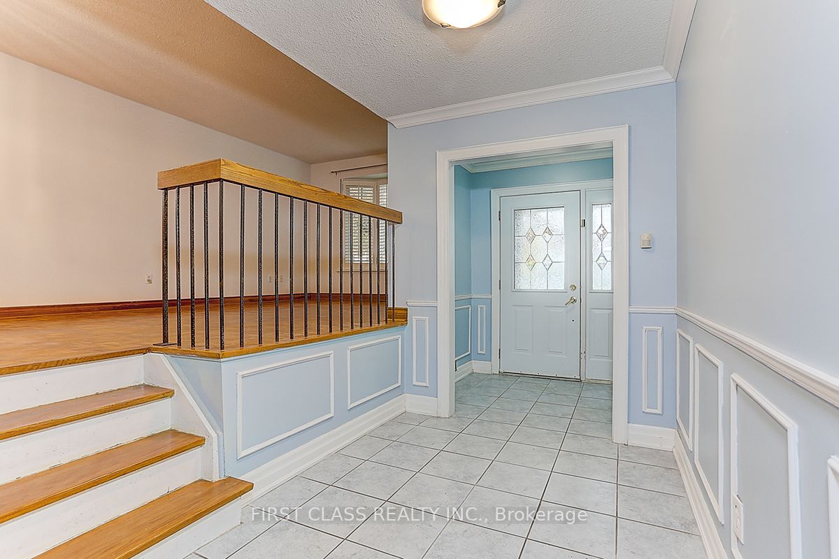 28 Merrylynn Dr