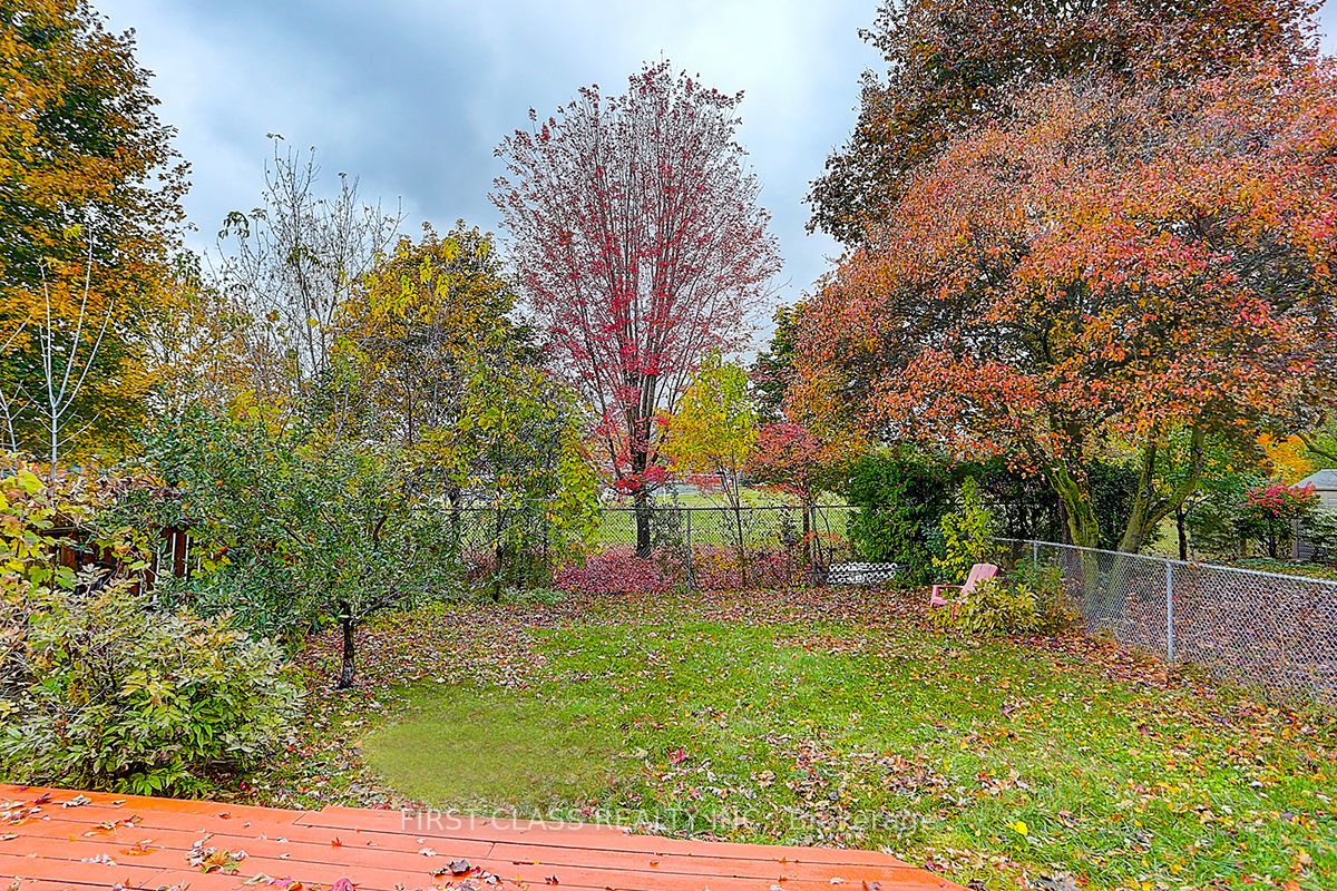28 Merrylynn Dr