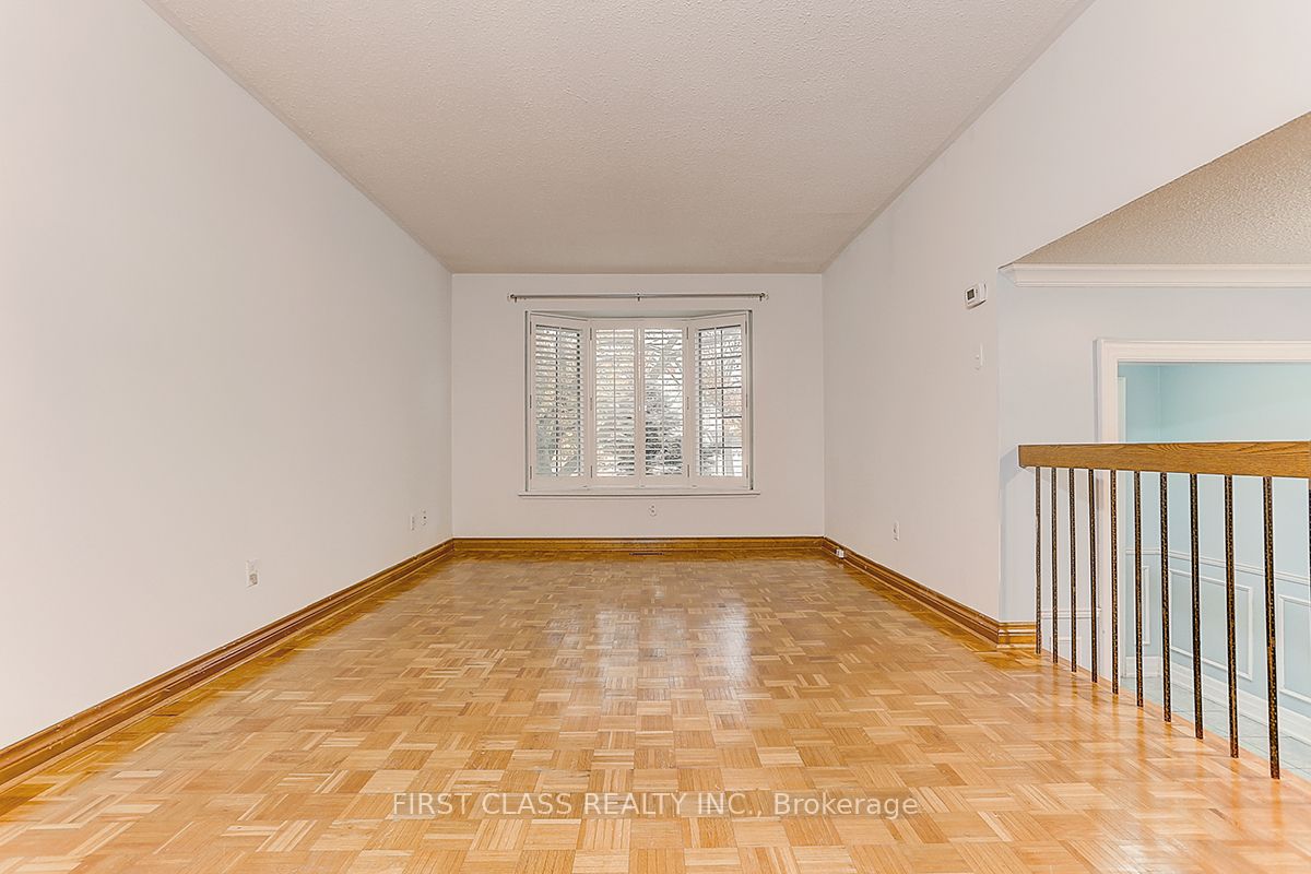 28 Merrylynn Dr