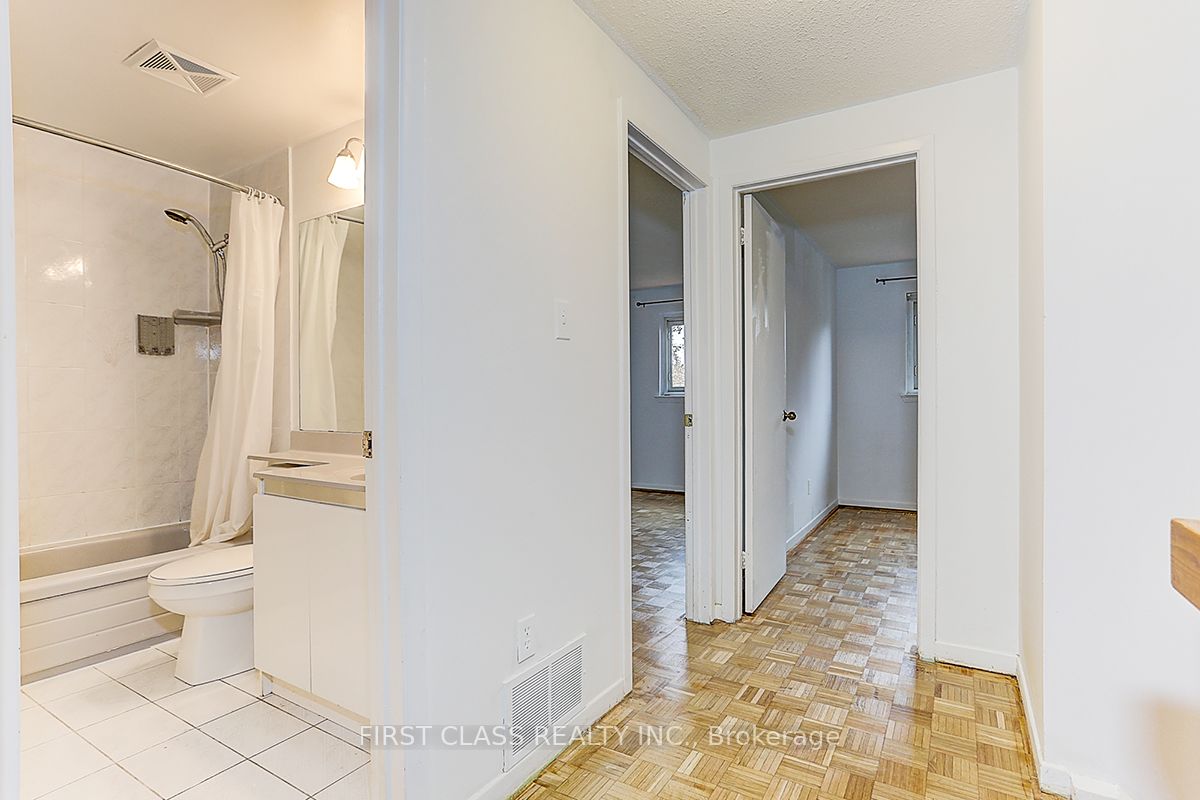 28 Merrylynn Dr