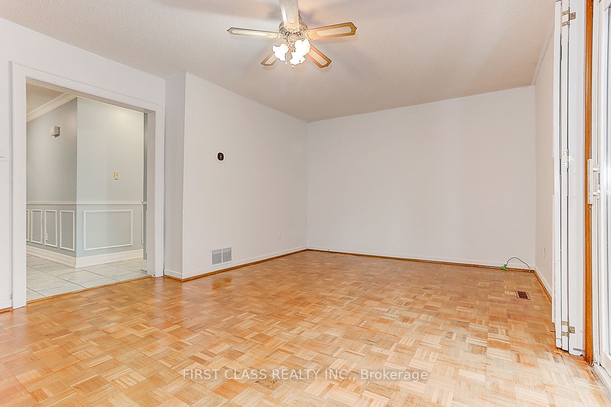 28 Merrylynn Dr