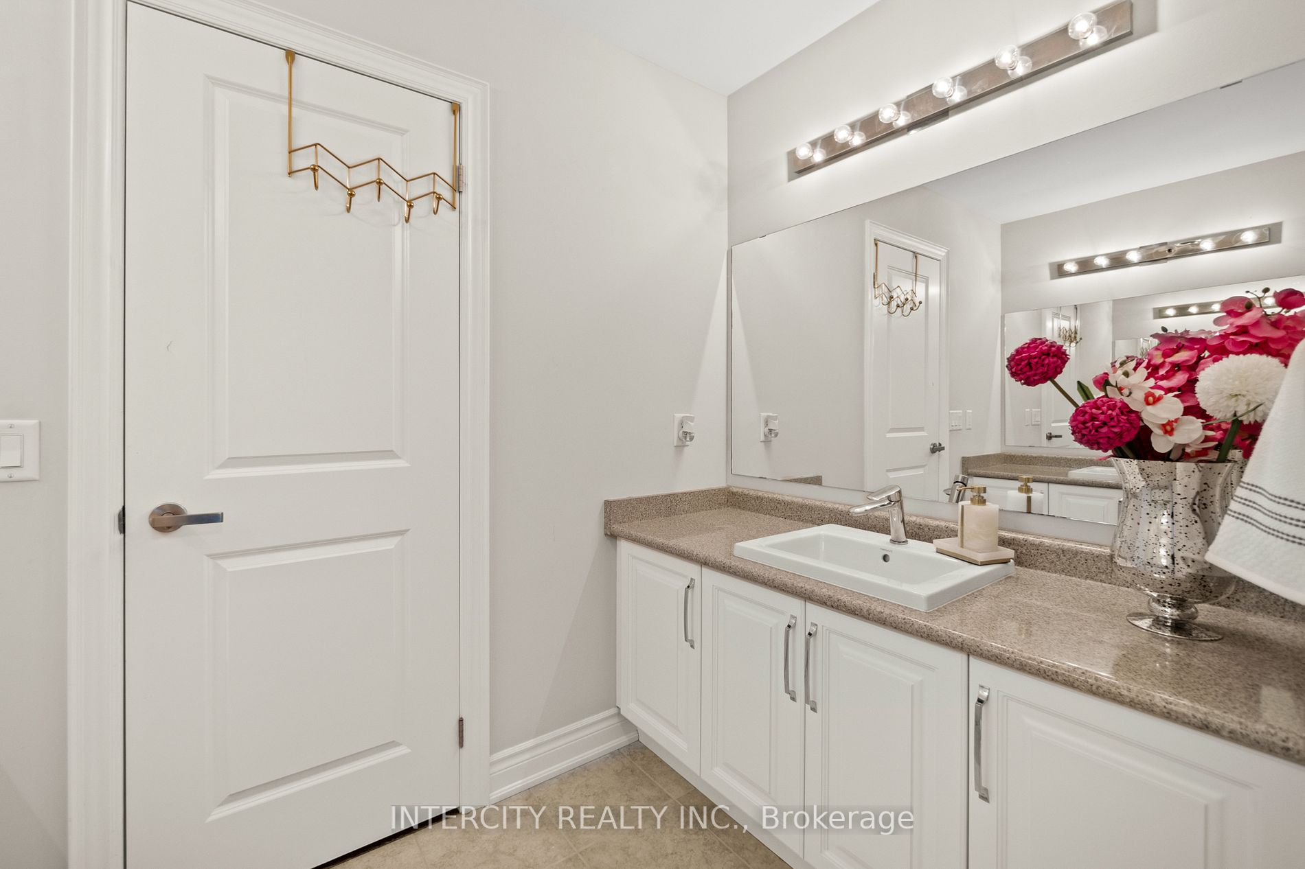 19 Selby Cres