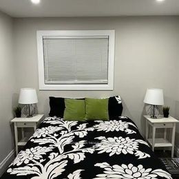 40 Pineview Crt, #Upper