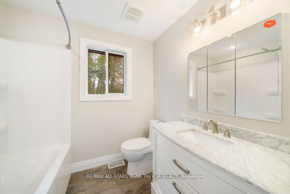 40 Pineview Crt, #Upper