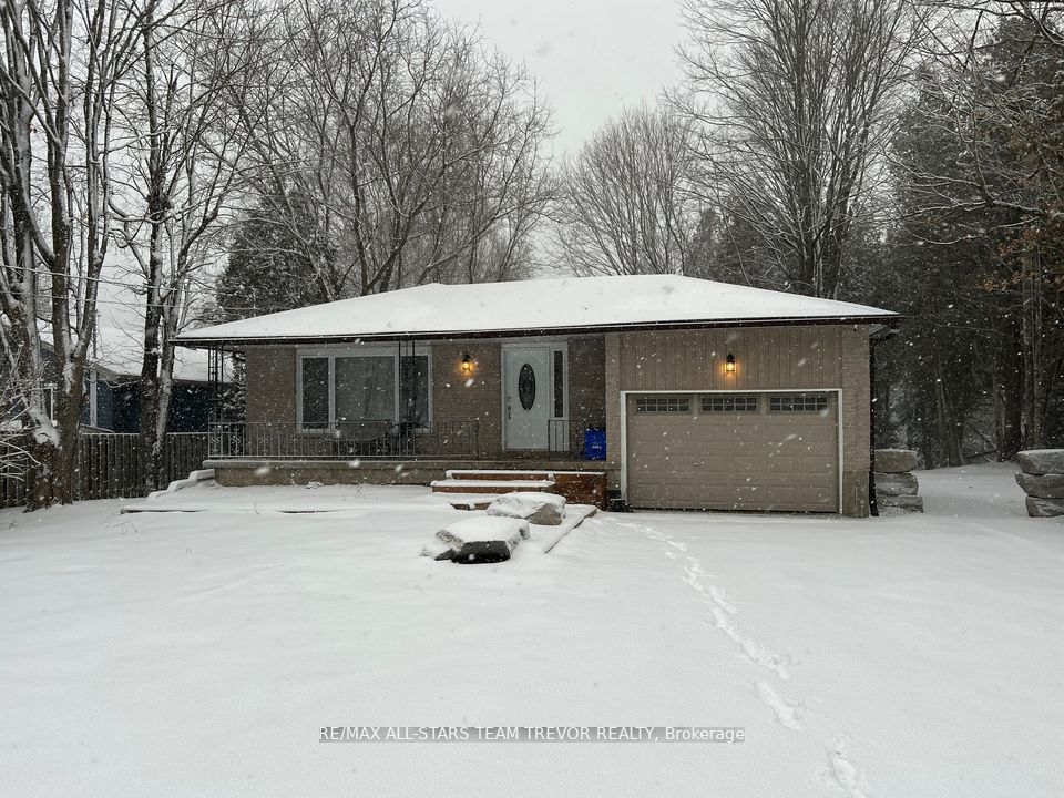 40 Pineview Crt, #Upper